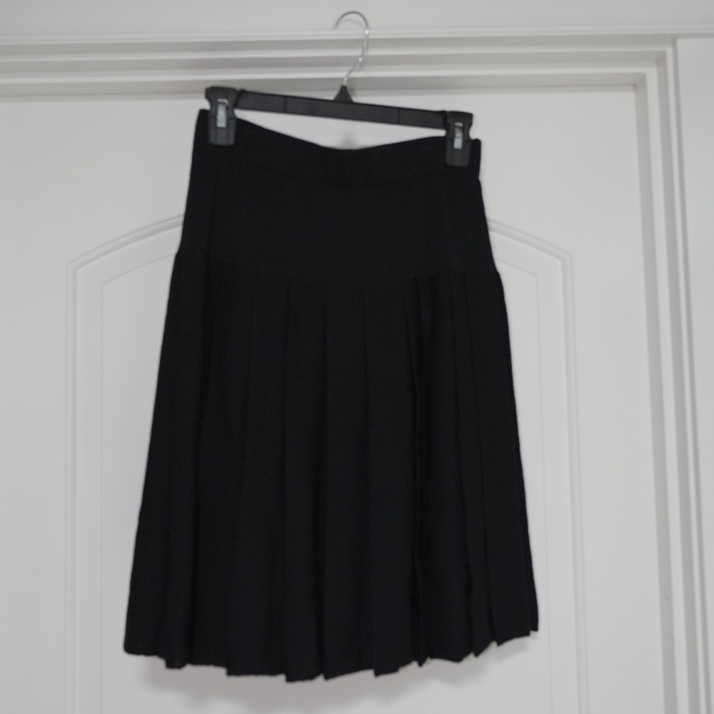 St. John Pleated Woven Skirt Size 10